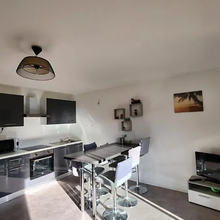 Charles Yourhosthelper Appartement *