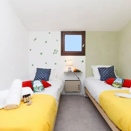 Charles Yourhosthelper