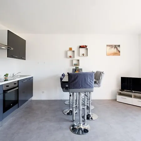 Charles Yourhosthelper