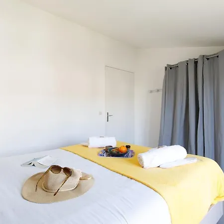 Charles Yourhosthelper Appartement