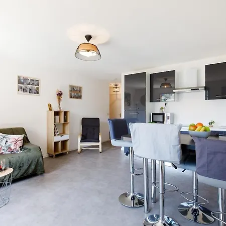 Charles Yourhosthelper Appartement