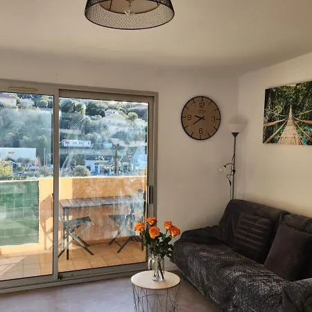 Charles Yourhosthelper *