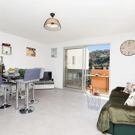 Charles Yourhosthelper