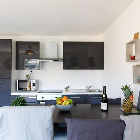 Apartment Charles Yourhosthelper