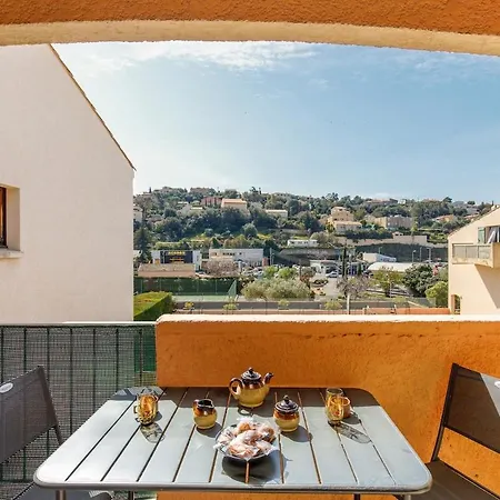 Charles Yourhosthelper *